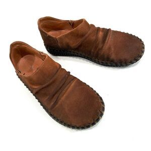 ANTELOPE Garner Suede Bendable Flats
